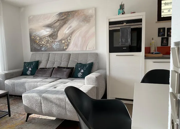 EXKLUSIVE WOHNUNG, TOP AUSGESTATTET in IDYL NATUR
