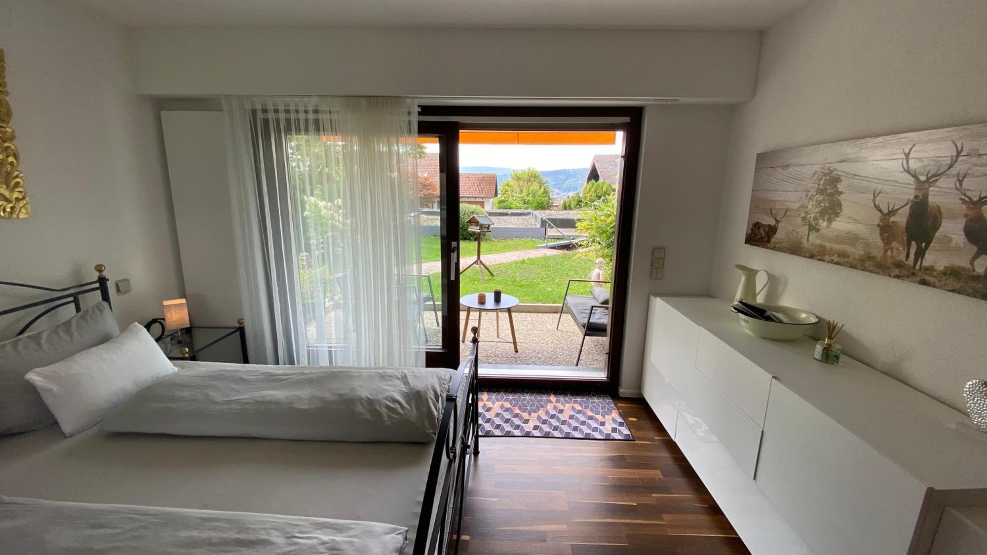 Apartment Exklusive Wohnung, Ausgestattet In Idyl *
