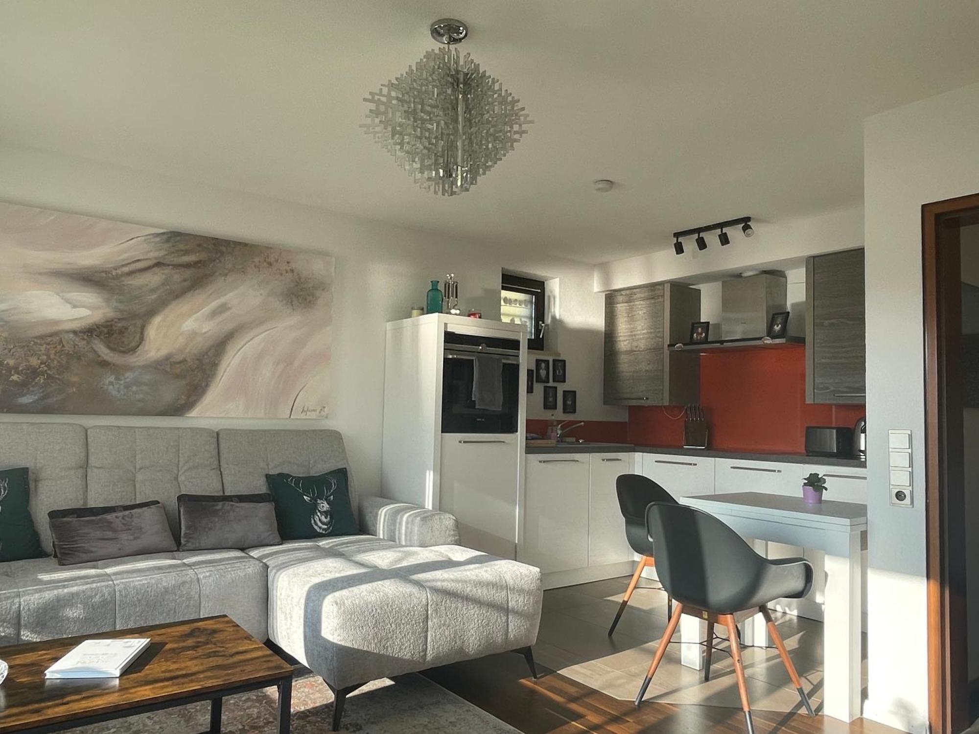 Apartment Exklusive Wohnung, Ausgestattet In Idyl *